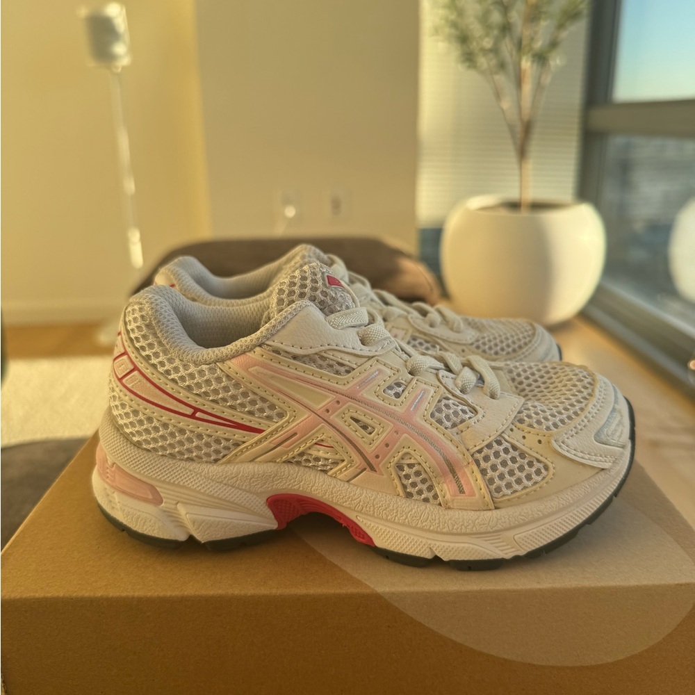 Asics Kids' Sneakers in White and Pink